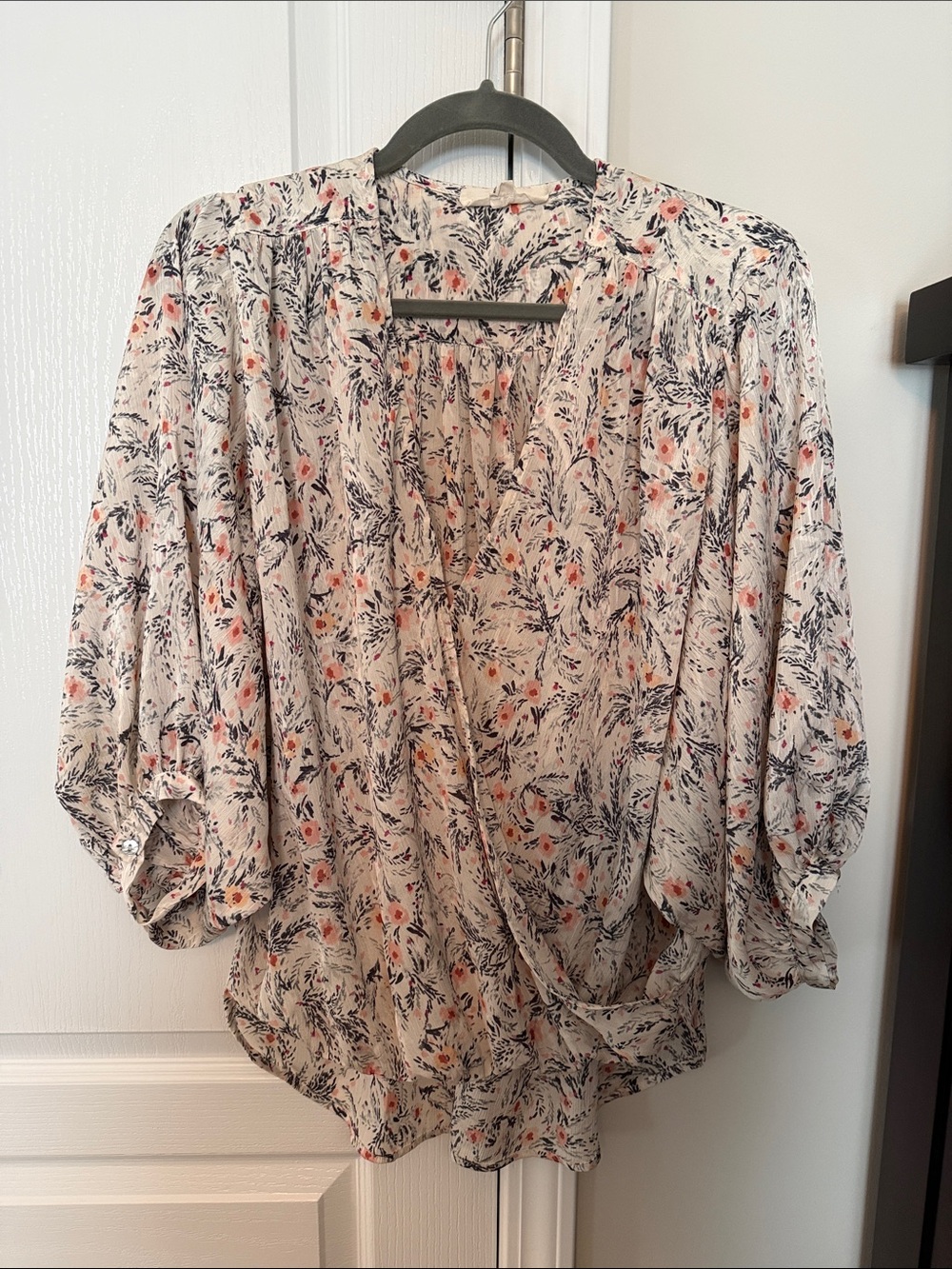 Lovestitch women’s high low blouse with floral print and oversized sleeves